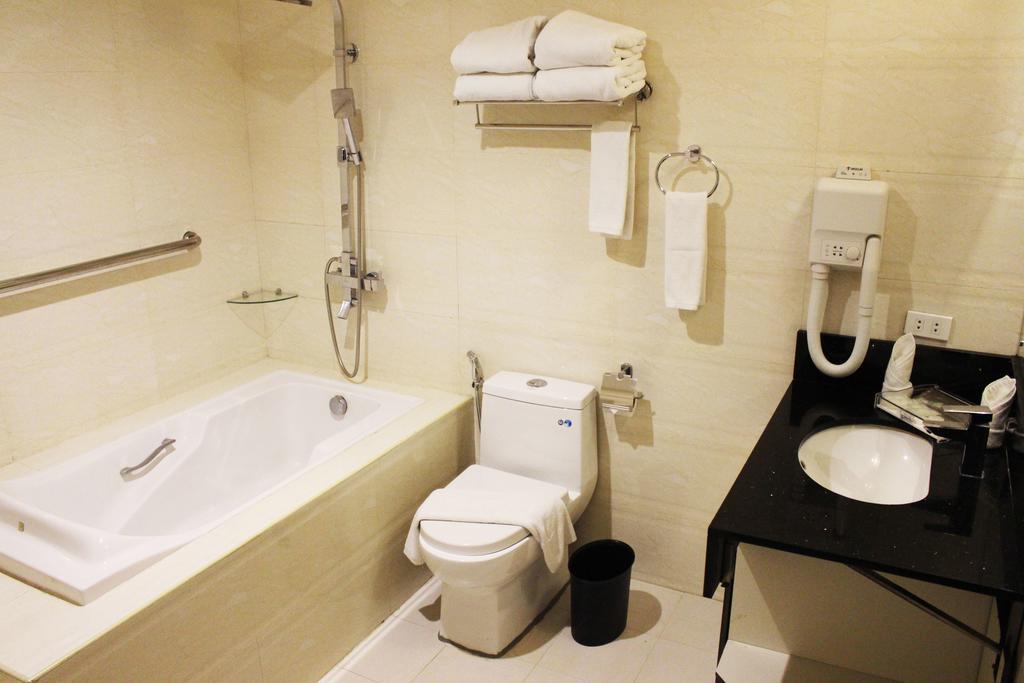 Baguio Crown Legacy Hotel Baguio City Room photo